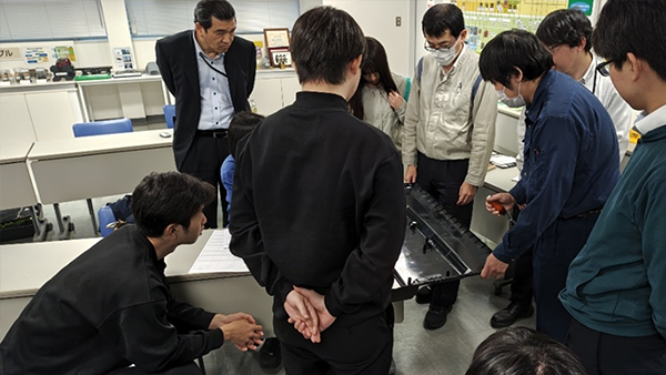 Exchanging ideas for improvement while looking at the actual product pic