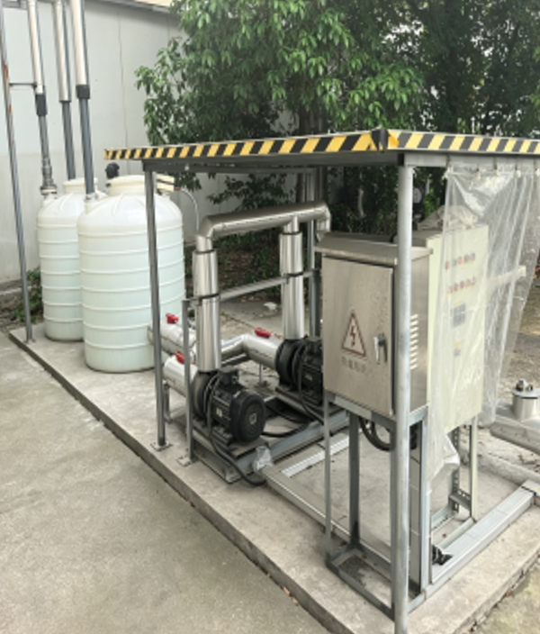 Polarizer washing device pic